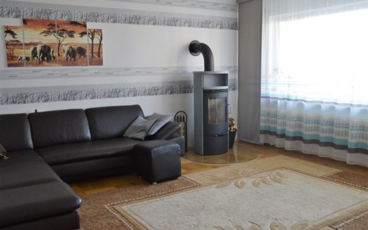 VERKAUFT!!! 5-Zimmer-Wohnung m. Balkon u. EBK in einer zentralen Lage von Kirchhain