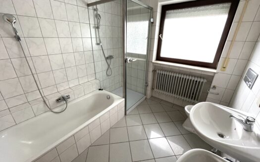 VERMIETET! 5 Zimmer, Küche, Bad, G-WC, Balkon in Amöneburg- Roßdorf