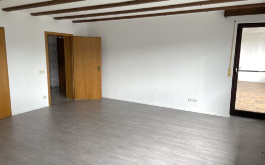 VERMIETET! 5 Zimmer, Küche, Bad, G-WC, Balkon in Amöneburg- Roßdorf