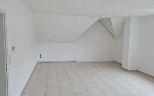 4 Zimmer Wohnung mit Einbauküche u. Garage in Rabenau Geilshausen