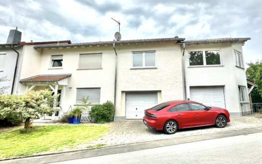 **Traumhaftes Reihen-Eckhaus in Alsfeld – Vielfältigkeit und Modernität vereint
