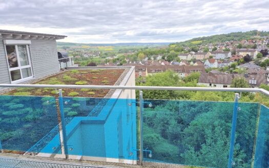 Exklusiv saniertes Stadthaus mit zwei Balkonen, Stellplatz & traumhafter Aussicht in Homberg (Ohm)