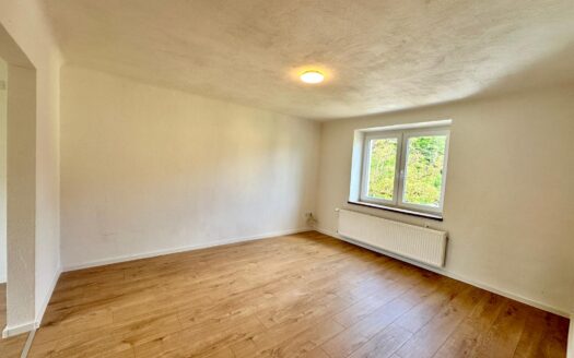 VERKAUFT! Renoviertes Einfamilienhaus mit großem Grundstück in 66839 Schmelz-Dorf