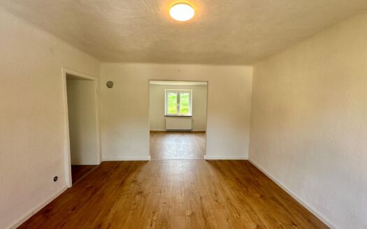 VERKAUFT! Renoviertes Einfamilienhaus mit großem Grundstück in 66839 Schmelz-Dorf