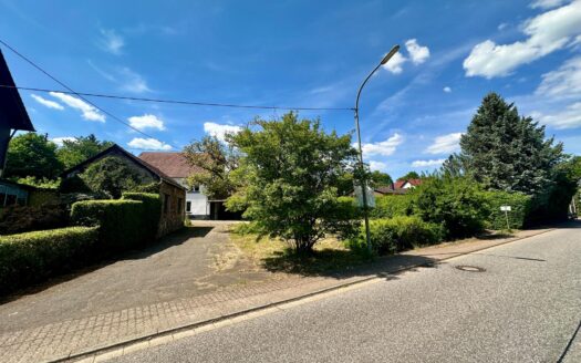 VERKAUFT! Renoviertes Einfamilienhaus mit großem Grundstück in 66839 Schmelz-Dorf