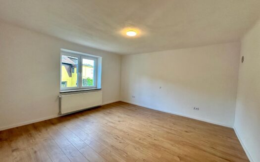 VERKAUFT! Renoviertes Einfamilienhaus mit großem Grundstück in 66839 Schmelz-Dorf