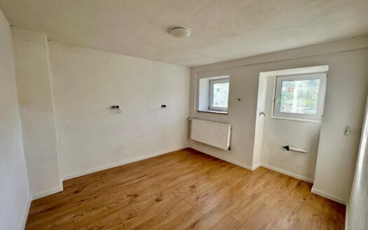 VERKAUFT! Renoviertes Einfamilienhaus mit großem Grundstück in 66839 Schmelz-Dorf