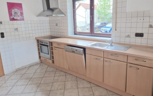 Helle Eigentums-Wohnung m.EBK, Balkon u Garage