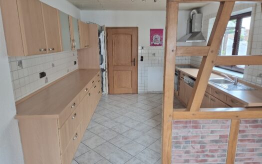 Helle Eigentums-Wohnung m.EBK, Balkon u Garage