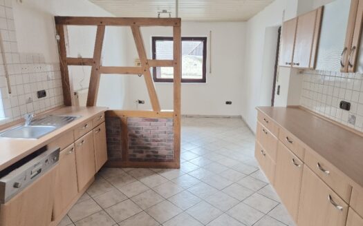 Helle Eigentums-Wohnung m.EBK, Balkon u Garage