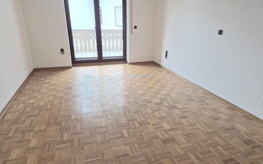Helle Eigentums-Wohnung m.EBK, Balkon u Garage