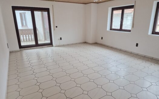 Helle Eigentums-Wohnung m.EBK, Balkon u Garage