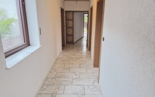 Helle Eigentums-Wohnung m.EBK, Balkon u Garage