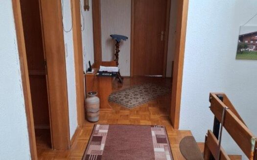 Einfamilienhaus in Kirtorf mit Balkon und Garten