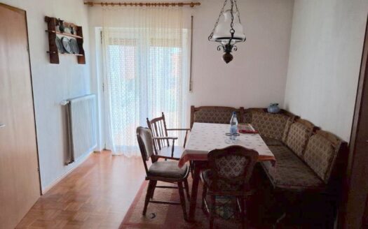 Einfamilienhaus in Kirtorf mit Balkon und Garten