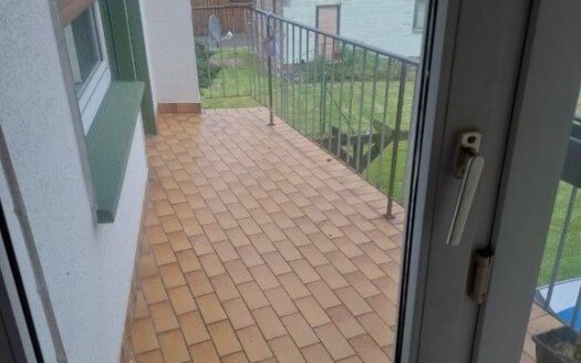 Einfamilienhaus in Kirtorf mit Balkon und Garten