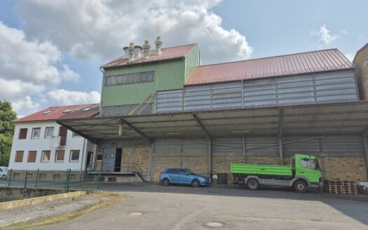 Gewerbeimmobilie – Halle –  Wohnhaus  – Büro und vielseitige Lagerflächen in Zell (Romrod)