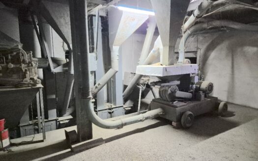 Gewerbeimmobilie – Halle –  Wohnhaus  – Büro und vielseitige Lagerflächen in Zell (Romrod)