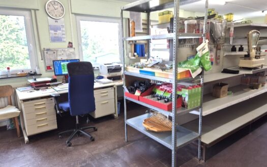 Gewerbeimmobilie – Halle –  Wohnhaus  – Büro und vielseitige Lagerflächen in Zell (Romrod)