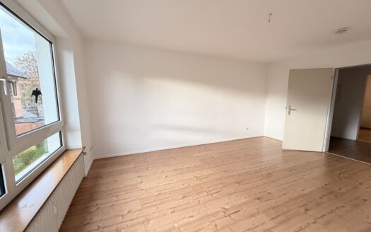 Helle, renovierte 3-Zimmer-Wohnung (73 m²) mit Balkon & neuer Küche in stadtnaher Lage