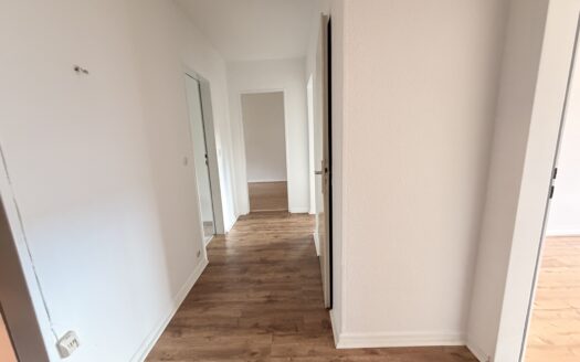 Helle, renovierte 3-Zimmer-Wohnung (73 m²) mit Balkon & neuer Küche in stadtnaher Lage
