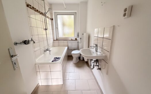 Helle, renovierte 3-Zimmer-Wohnung (73 m²) mit Balkon & neuer Küche in stadtnaher Lage