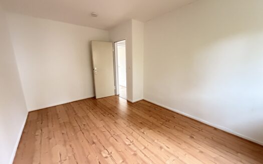 Helle, renovierte 3-Zimmer-Wohnung (73 m²) mit Balkon & neuer Küche in stadtnaher Lage