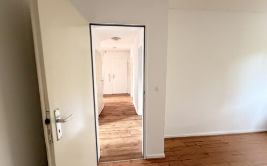 Helle, renovierte 3-Zimmer-Wohnung (73 m²) mit Balkon & neuer Küche in stadtnaher Lage