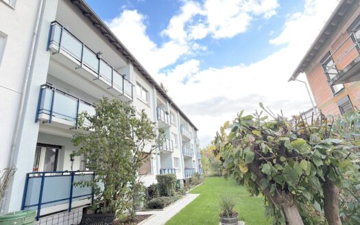 Helle, renovierte 3-Zimmer-Wohnung (73 m²) mit Balkon & neuer Küche in stadtnaher Lage