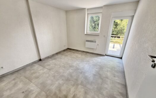 Zweifamilienhaus mit Sonnenterrasse und kleinem Garten in Wallerfangen-St. Barbara