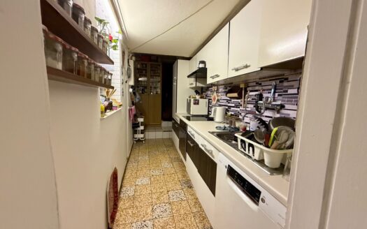 Sanierungsobjekt mit Potenzial – Reihenmittelhaus mit zusätzlichem Grundstück und Garage