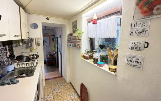 Sanierungsobjekt mit Potenzial – Reihenmittelhaus mit zusätzlichem Grundstück und Garage