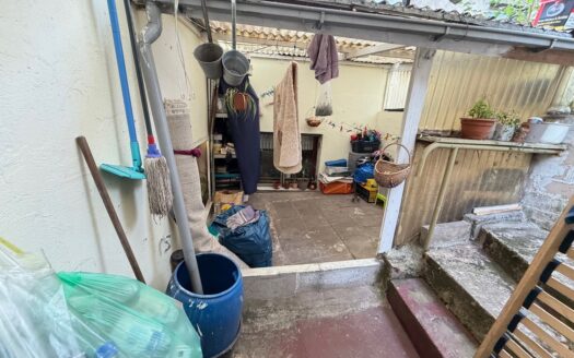 Sanierungsobjekt mit Potenzial – Reihenmittelhaus mit zusätzlichem Grundstück und Garage