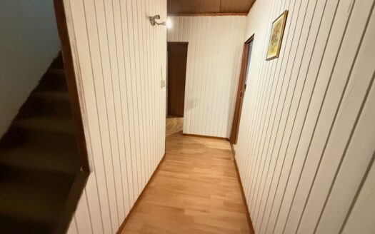 Sanierungsobjekt mit Potenzial – Reihenmittelhaus mit zusätzlichem Grundstück und Garage
