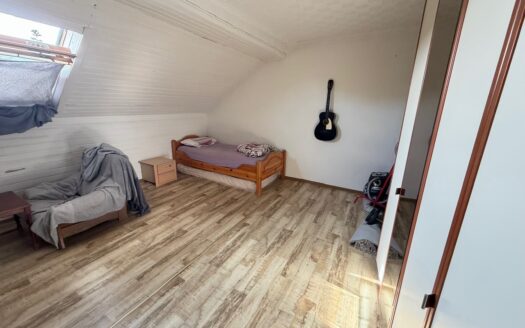 Sanierungsobjekt mit Potenzial – Reihenmittelhaus mit zusätzlichem Grundstück und Garage