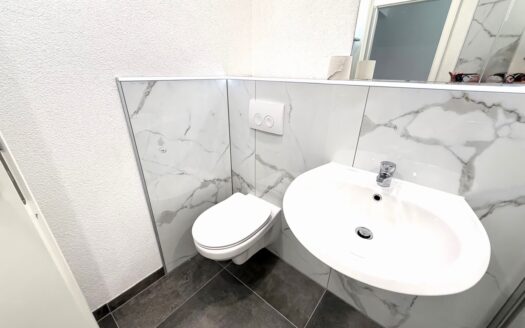 Barrierefreies, modernisiertes 1-Zi. Apartment mit Terrasse u Stellplatz in Saarbrücken