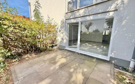 Barrierefreies, modernisiertes 1-Zi. Apartment mit Terrasse u Stellplatz in Saarbrücken