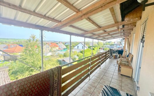 Großzügige 4-Zimmer-Wohnung mit Sonnenbalkon und Weitblick
