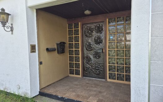 Großzügiger Bungalow und ein historisches Fachwerkhaus mit ca. 1.880 m² Grundstück