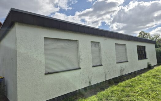 Großzügiger Bungalow und ein historisches Fachwerkhaus mit ca. 1.880 m² Grundstück