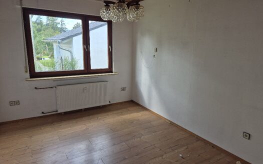Großzügiger Bungalow und ein historisches Fachwerkhaus mit ca. 1.880 m² Grundstück