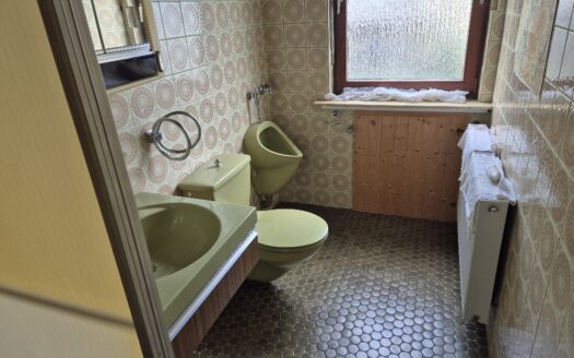 Großzügiger Bungalow und ein historisches Fachwerkhaus mit ca. 1.880 m² Grundstück