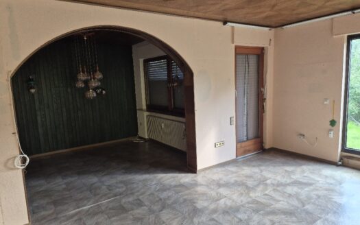 Großzügiger Bungalow und ein historisches Fachwerkhaus mit ca. 1.880 m² Grundstück