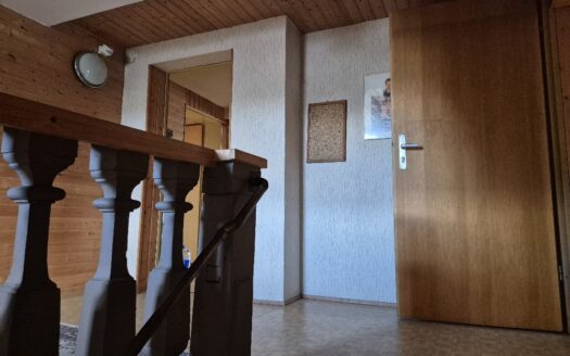 Großzügiger Bungalow und ein historisches Fachwerkhaus mit ca. 1.880 m² Grundstück