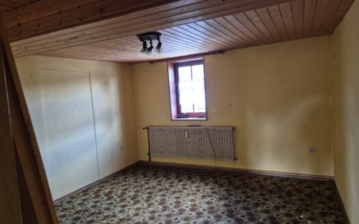 Großzügiger Bungalow und ein historisches Fachwerkhaus mit ca. 1.880 m² Grundstück