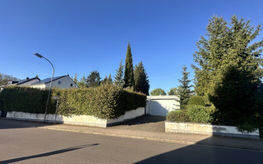 Großzügiger Bungalow mit geschütztem Garten. Viel Platz. Privatsphäre. Raum für persönliche Pläne