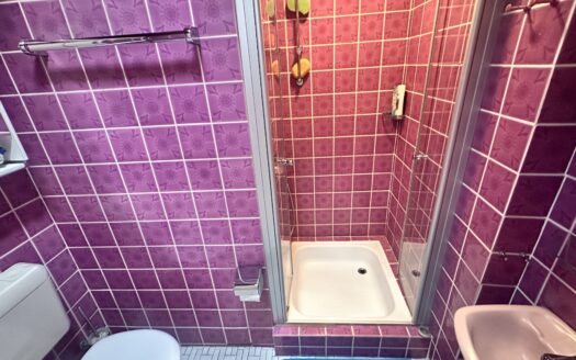 Großzügiger Bungalow mit geschütztem Garten. Viel Platz. Privatsphäre. Raum für persönliche Pläne
