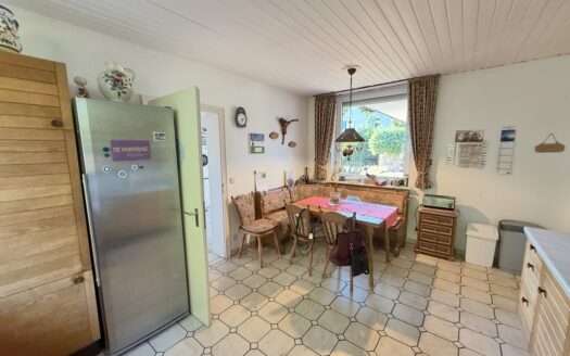 Großzügiger Bungalow mit geschütztem Garten. Viel Platz. Privatsphäre. Raum für persönliche Pläne