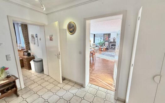 Großzügiger Bungalow mit geschütztem Garten. Viel Platz. Privatsphäre. Raum für persönliche Pläne