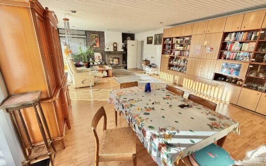 Großzügiger Bungalow mit geschütztem Garten. Viel Platz. Privatsphäre. Raum für persönliche Pläne